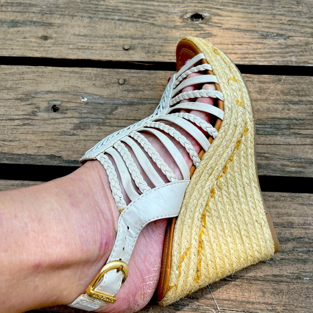 Vince Camuto beige, women’s wedge, summer shoe ☀️. New, never worn!
